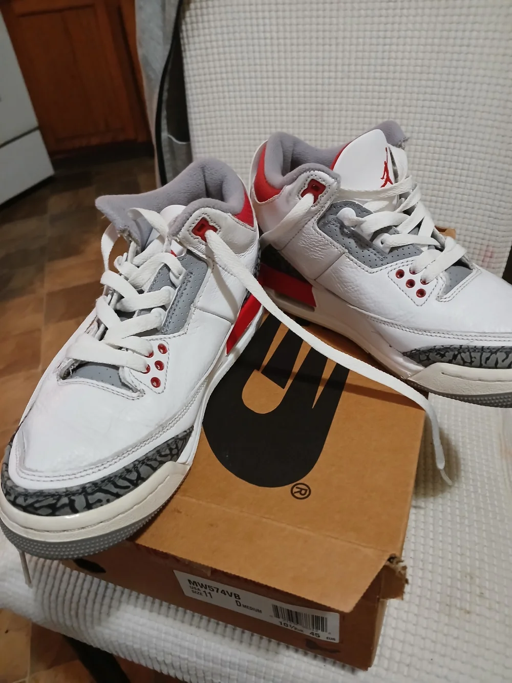 Jordan 3 Reto  White/Gray/Red Retro Basketball Shoes size 6.5 Youth